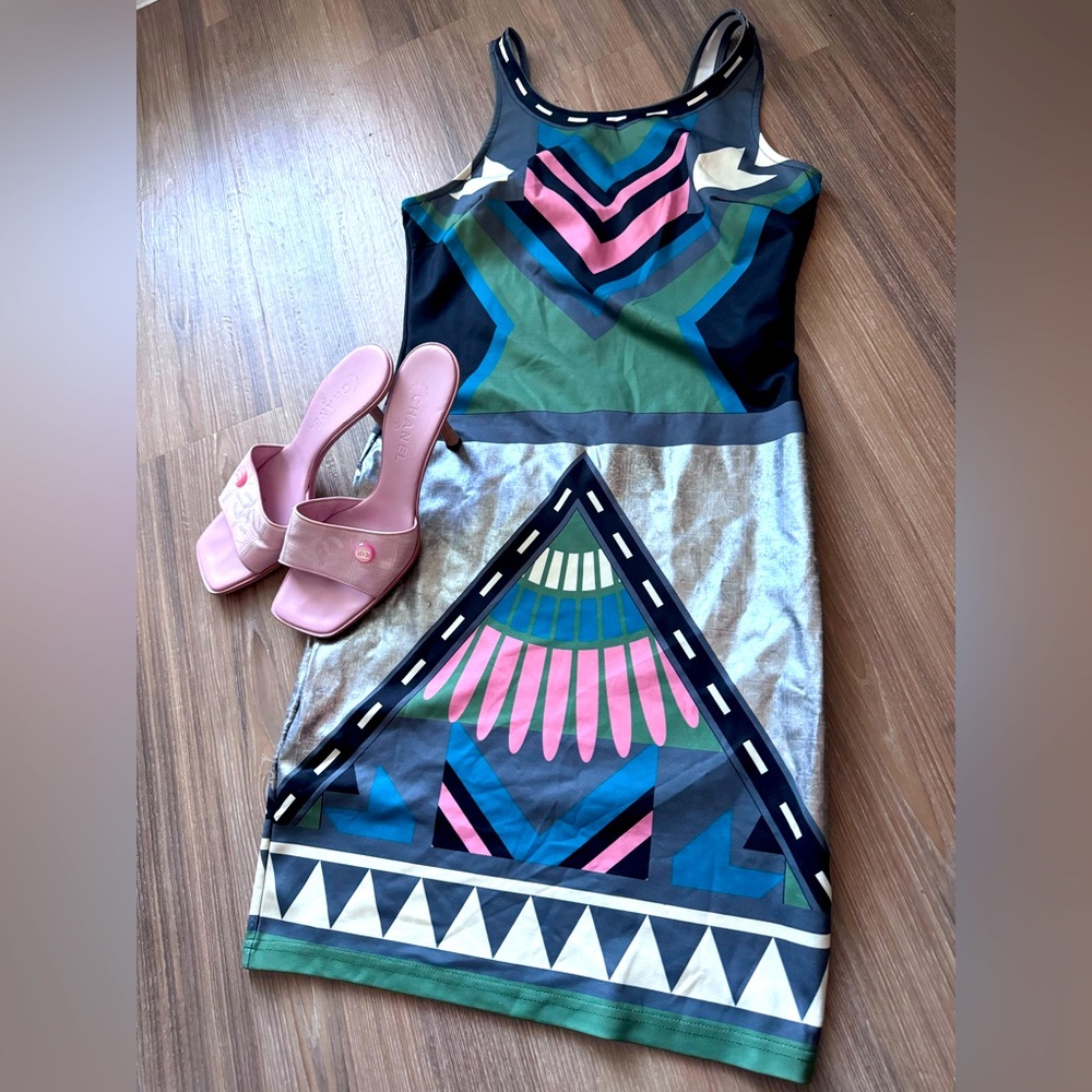 Funky Retro Dress- size M Get your groove on!